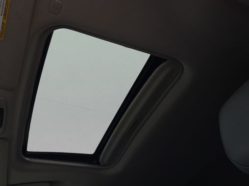 Certified 2021 Toyota Sienna XLE FWD image 17