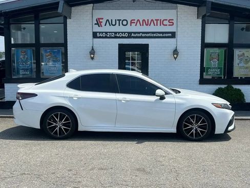 Used 2021 Toyota Camry SE FWD image 1