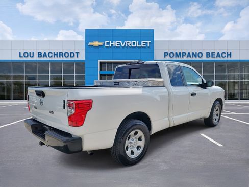 Used 2022 Nissan Titan S image 3