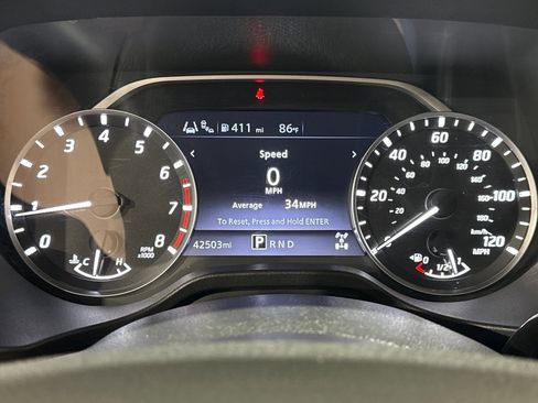 Used 2023 Nissan Titan SV image 7