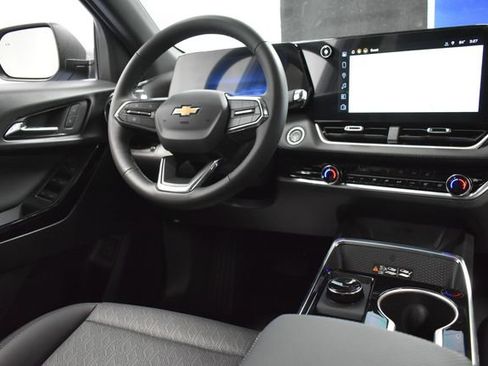 New 2026 Chevrolet Equinox LT w/ Convenience Package II FWD image 33