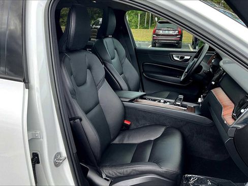 Certified 2023 Volvo XC60 B5 Plus w/ Protection Package Premier image 7