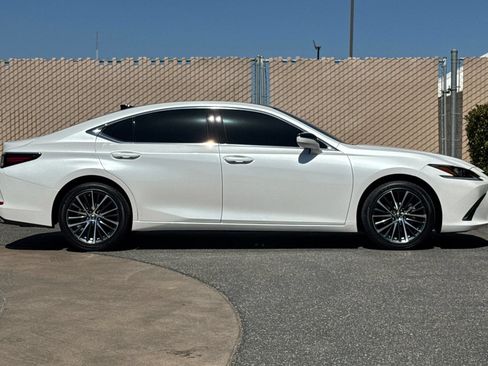 Used 2025 Lexus ES 350 w/ Premium Package FWD image 3
