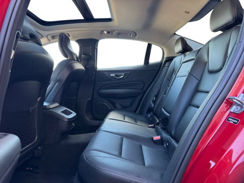 Used 2020 Volvo S60 T5 Momentum FWD image 16
