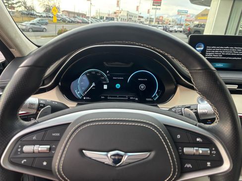 Used 2023 Genesis GV70 3.5T Sport w/ Sport Prestige Package image 5