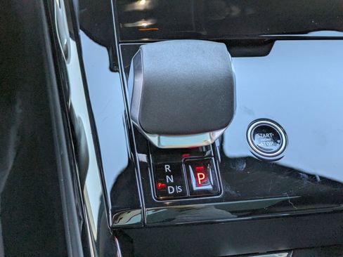 Used 2025 Land Rover Range Rover Sport image 25