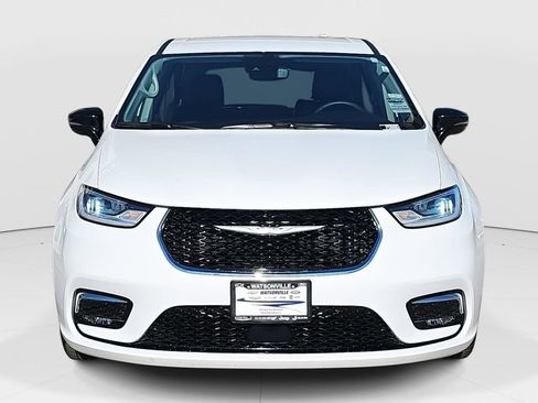 Used 2024 Chrysler Pacifica Touring-L image 8