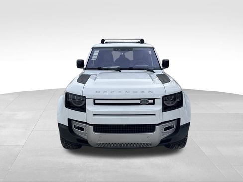 Used 2023 Land Rover Defender 110 SE image 4