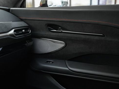 Used 2025 Aston Martin V8 Vantage Coupe image 49