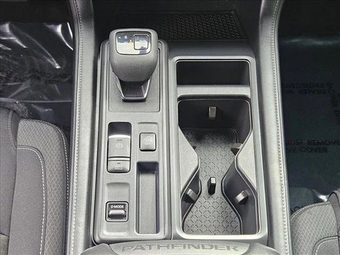 Used 2023 Nissan Pathfinder S image 12