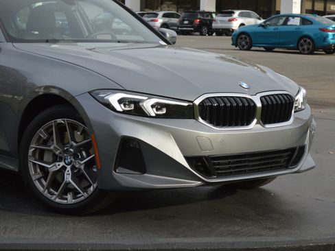 Used 2025 BMW 330i xDrive Sedan w/ Convenience Package image 2