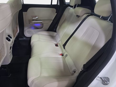 Used 2021 Mercedes-Benz GLA 250 w/ Premium Package image 14