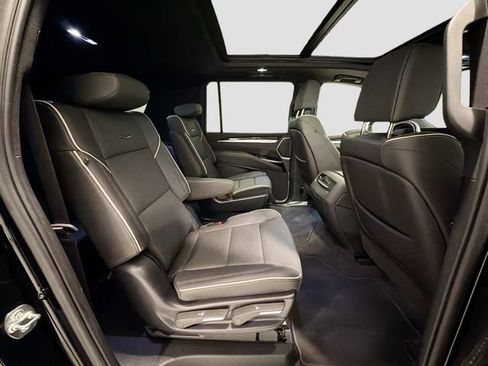Used 2025 Cadillac Escalade ESV Premium Luxury image 24