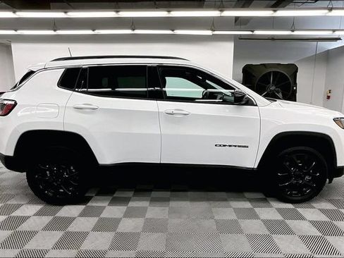 Used 2023 Jeep Compass Latitude w/ Sun and Sound Group AWD/4WD image 15
