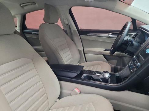 Used 2018 Ford Fusion SE w/ Fusion SE Technology Package FWD image 21