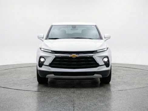 Used 2025 Chevrolet Blazer LT FWD image 2