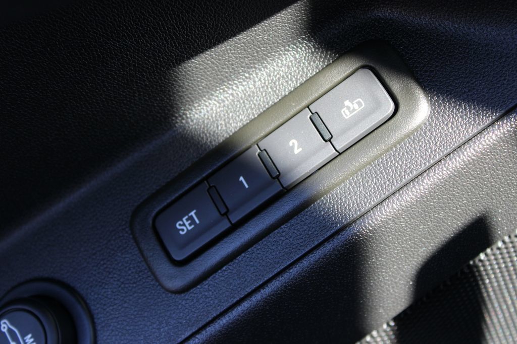 Used 2023 Chevrolet Equinox Premier AWD/4WD image 44