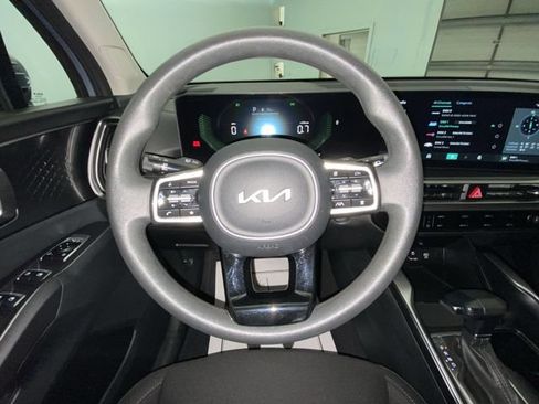 Used 2025 Kia Sorento LX FWD image 14