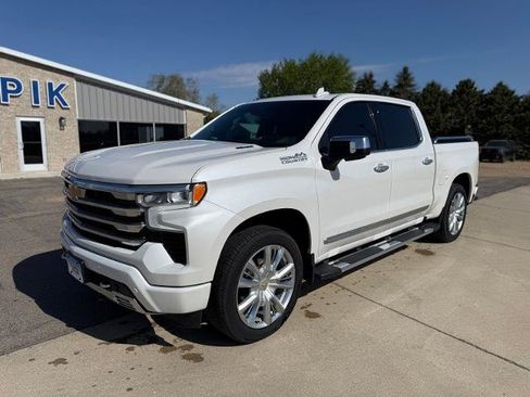 Used 2023 Chevrolet Silverado 1500 High Country w/ High Country Premium Package AWD/4WD image 2