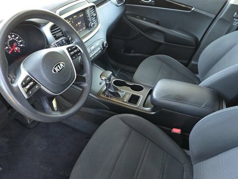 Used 2020 Kia Sorento LX AWD/4WD image 7