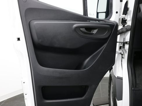 Used 2022 Mercedes-Benz Sprinter 2500 image 11