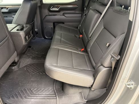 Used 2025 Chevrolet Silverado 1500 LT Trail Boss w/ LT Trail Boss Premium Package AWD/4WD image 21