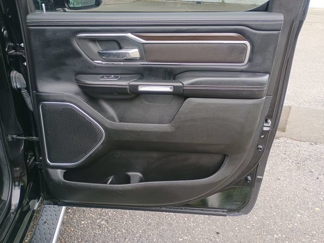 Used 2022 RAM 1500 Laramie AWD/4WD image 17