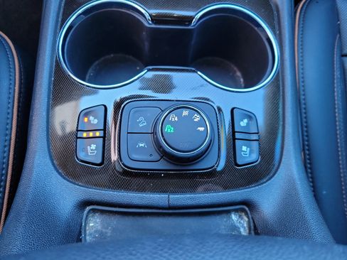 Used 2022 GMC Acadia AT4 w/ Technology Package image 27