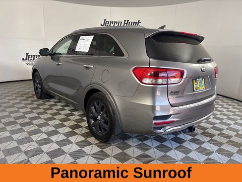Used 2017 Kia Sorento SX image 8