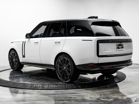 Used 2024 Land Rover Range Rover SE image 8