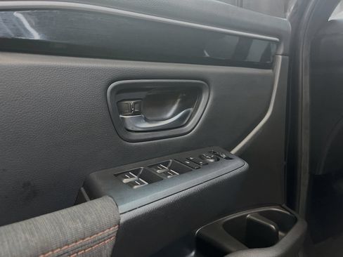 Used 2025 Honda Pilot Sport image 17