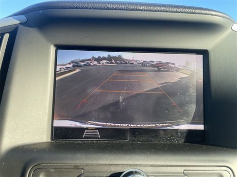 Used 2024 GMC Terrain SLE image 17