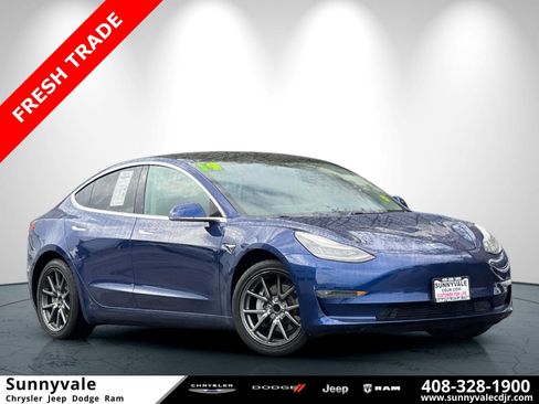 Used 2019 Tesla Model 3 Standard Range Plus image 1