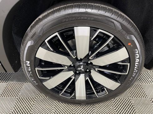 New 2025 Mitsubishi Outlander SE image 37