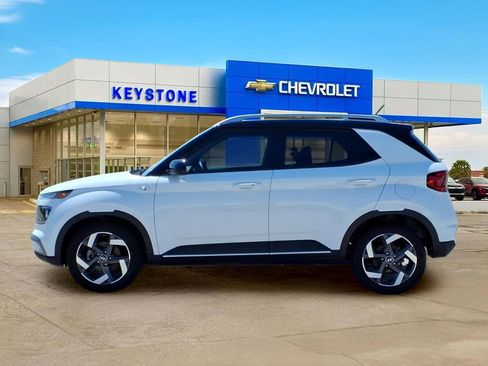 Used 2025 Hyundai Venue Limited FWD image 4