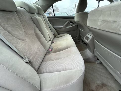 Used 2010 Toyota Camry LE FWD image 27