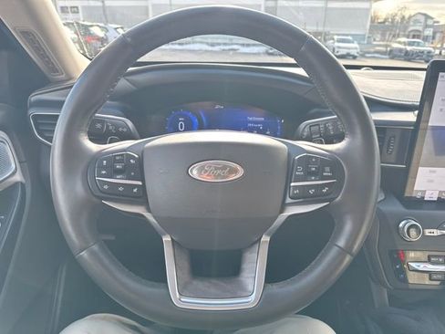 Used 2020 Ford Explorer Platinum w/ Premium Technology Package image 17