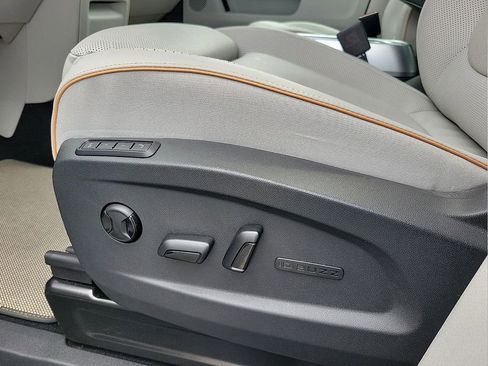 Used 2025 Volkswagen ID. Buzz 1st Edition AWD/4WD image 12