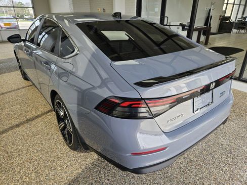 Used 2023 Honda Accord Sport image 4