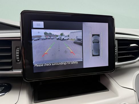 Used 2023 Ford Explorer XLT w/ Equipment Group 202A AWD/4WD image 12