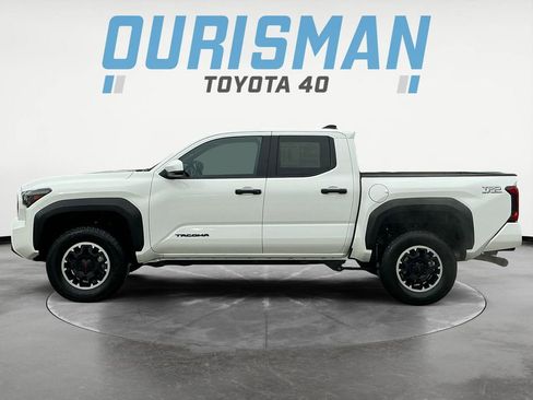 Certified 2024 Toyota Tacoma TRD Off-Road image 4