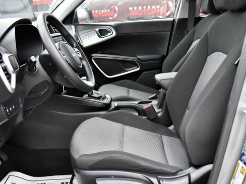 Used 2024 Kia Soul LX w/ Option Group 015 image 16