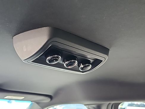 Used 2018 Dodge Grand Caravan SE image 25