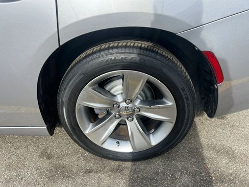 Used 2016 Dodge Charger SXT RWD image 10