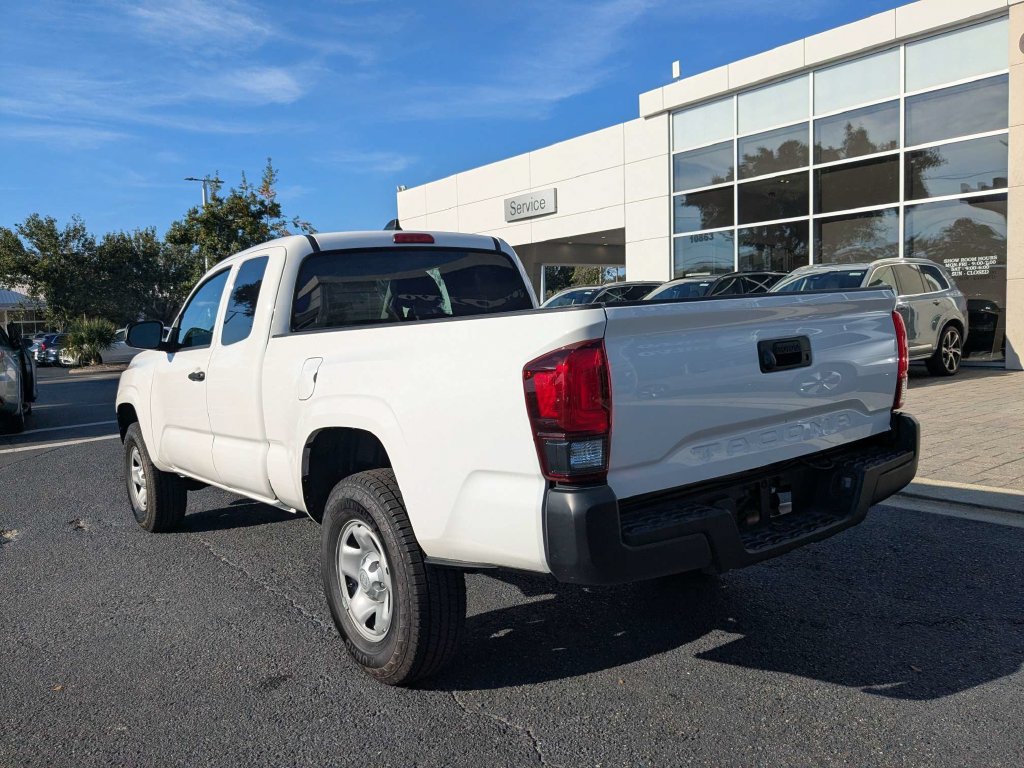Used 2022 Toyota Tacoma SR RWD image 4