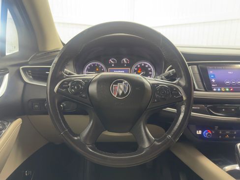 Used 2020 Buick Enclave Essence image 20