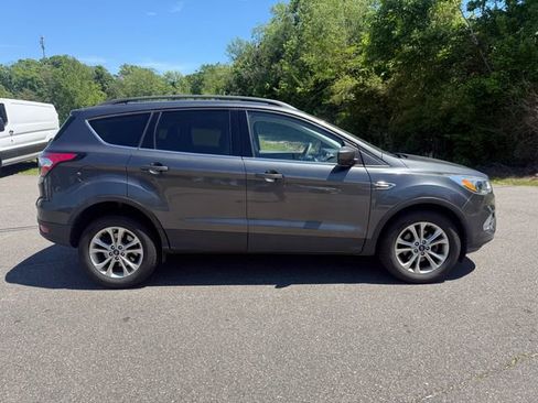 Used 2018 Ford Escape SE w/ Ford Safe & Smart Package FWD image 2