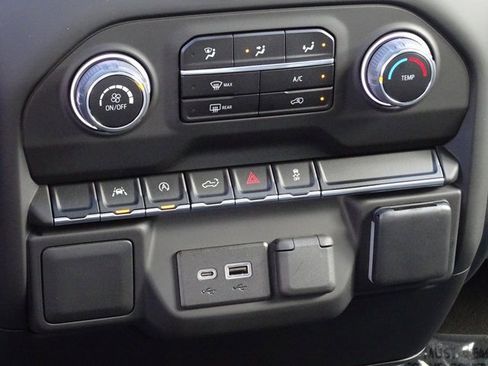 Used 2023 Chevrolet Silverado 1500 Custom image 21