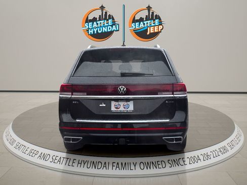 Used 2025 Volkswagen Atlas SEL Premium R-Line AWD/4WD image 4
