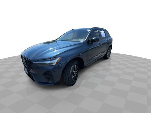 Used 2024 Volvo XC60 B5 Plus AWD/4WD image 4